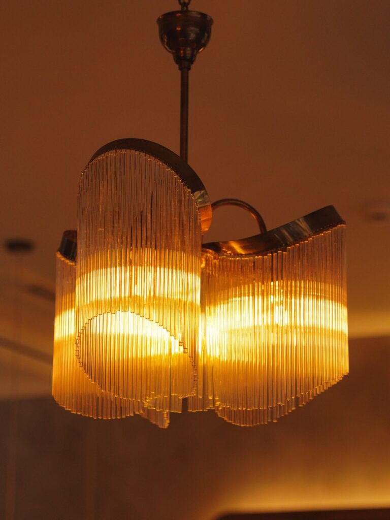 nên mua đèn nhập khẩu hay nội địa