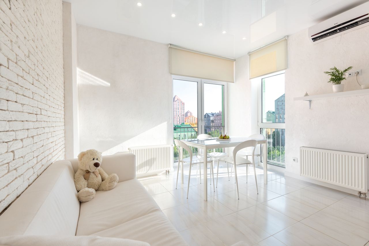 Khu bếp và bàn ăn sáng rõ theo tiêu chuẩn độ rọi